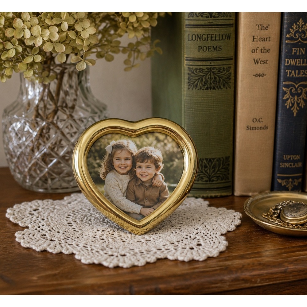 Vtg Solid Brass Photo Frame Gold Heart Shaped Lacquer Coated 2.5x3.5